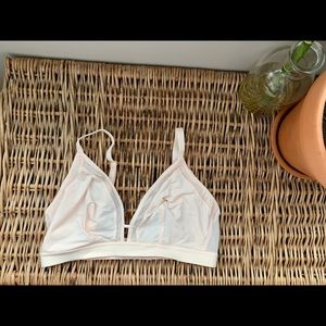 Lively unlined busty bralette in soft pink